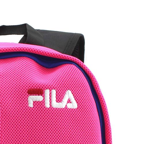 Mochila Juvenil Fila Con Compartimiento Principal Y Compartimiento Pequeño Al Frente Con Malla En Laterales Para Botella Color Rosado