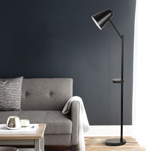 Lámpara Home Trends de pie de acero con puerto usb 157.48 cm altura